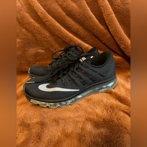 Women’s Nike Airmax size 7.5